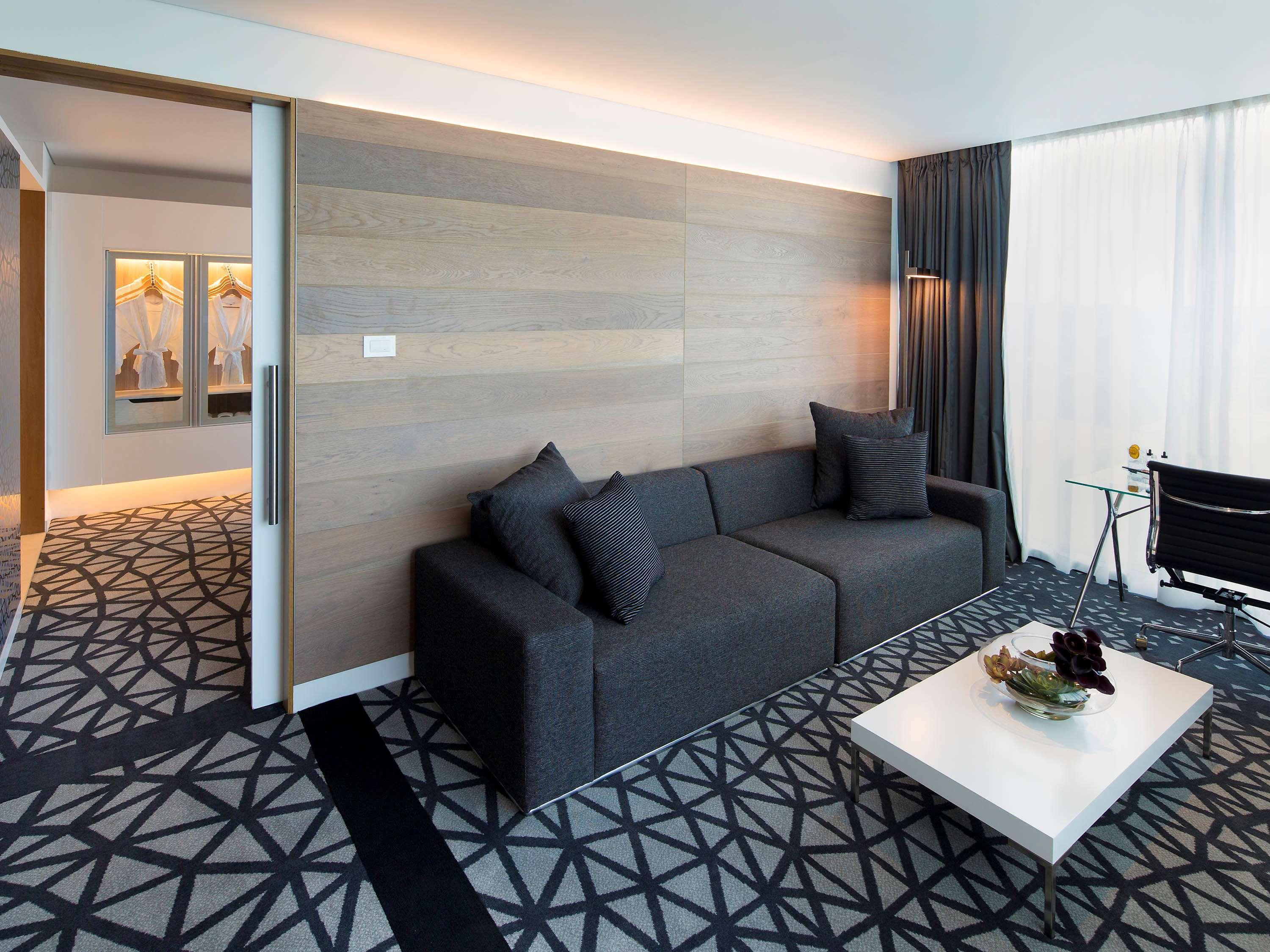 Pullman Sydney Airport Hotel Kültér fotó A suite at the hotel