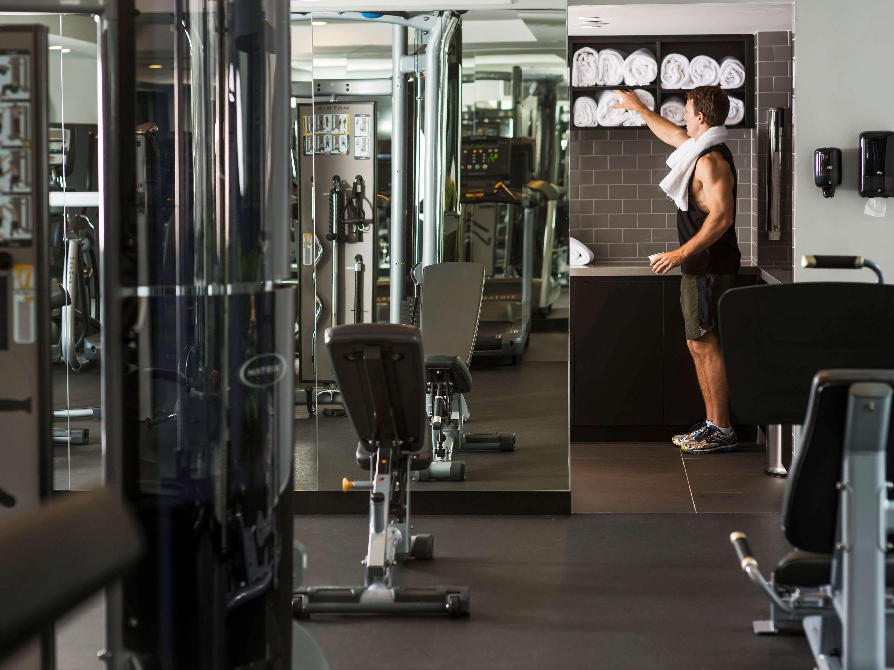 Pullman Sydney Airport Hotel Kültér fotó The gym at the hotel