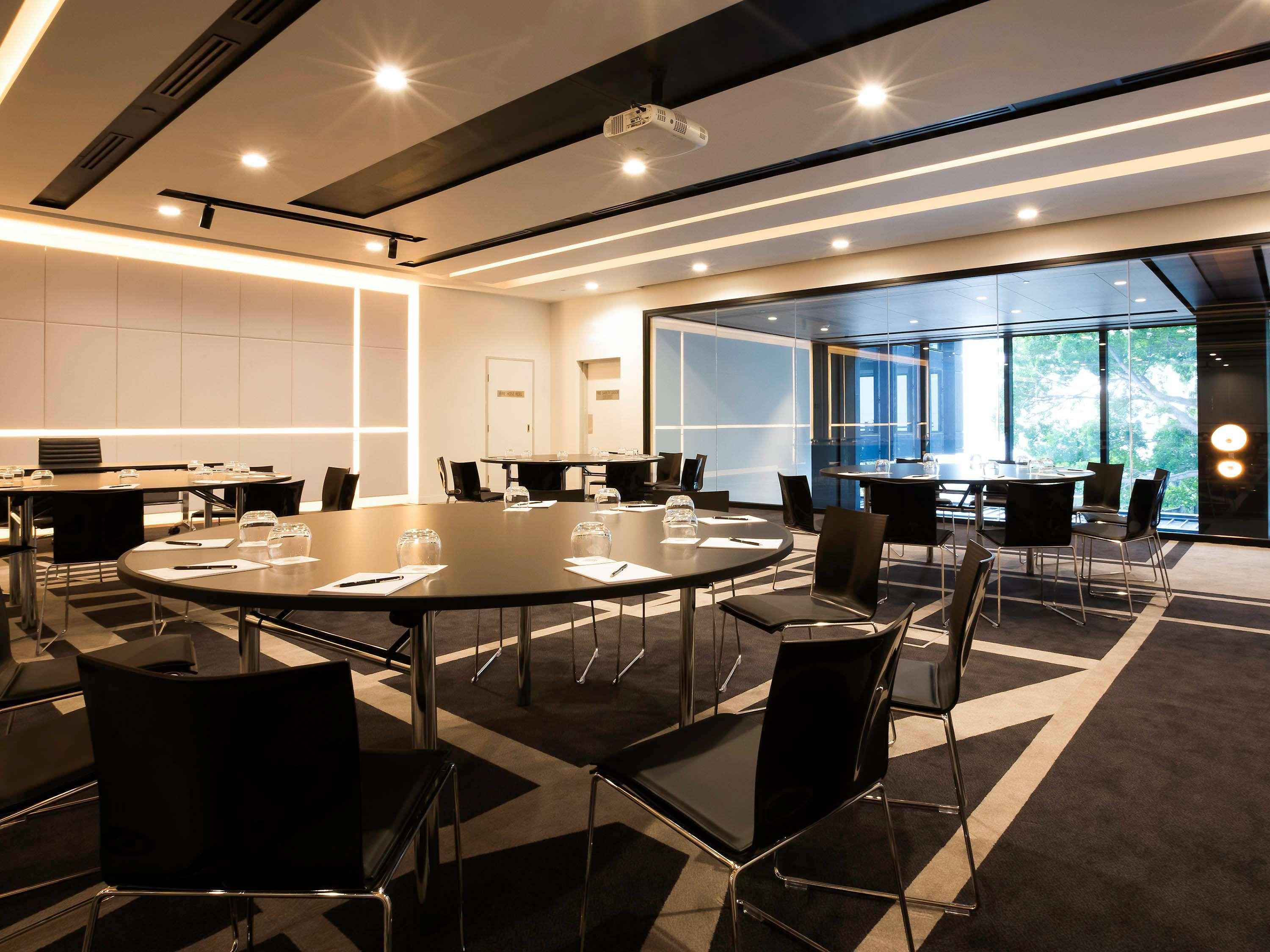Pullman Sydney Airport Hotel Kültér fotó The meeting room