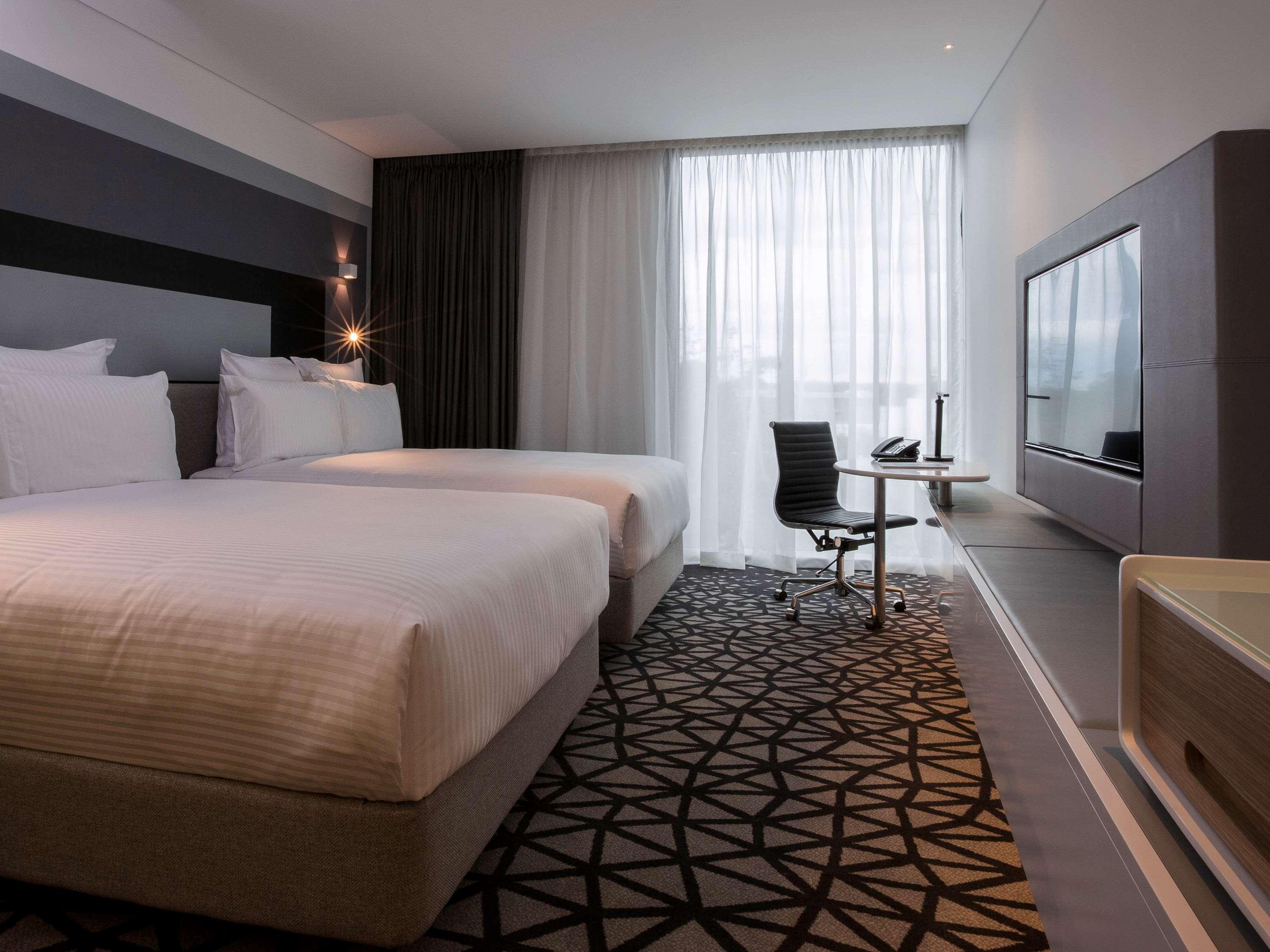 Pullman Sydney Airport Hotel Kültér fotó A room at the hotel