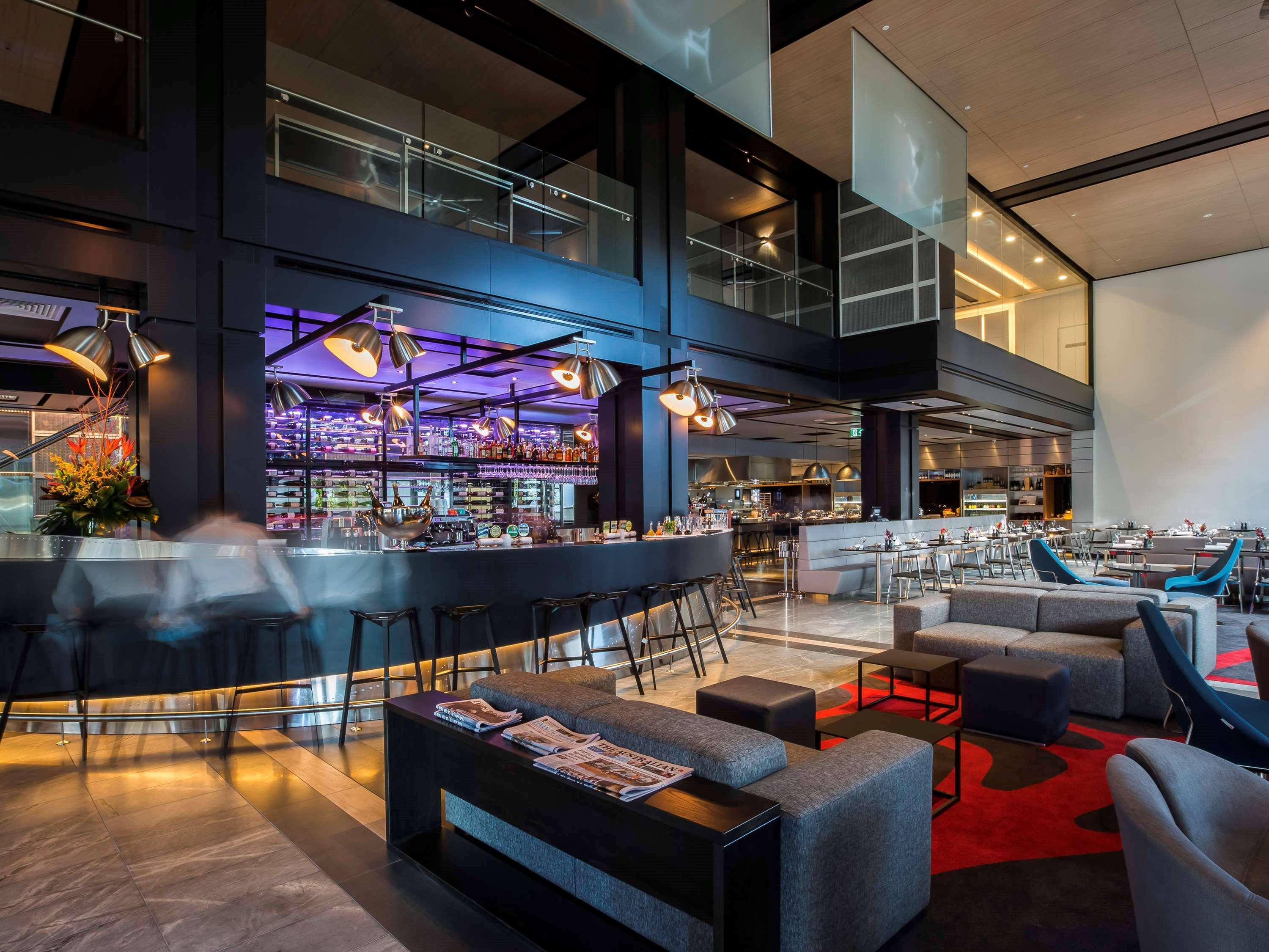 Pullman Sydney Airport Hotel Kültér fotó The lounge at the airport