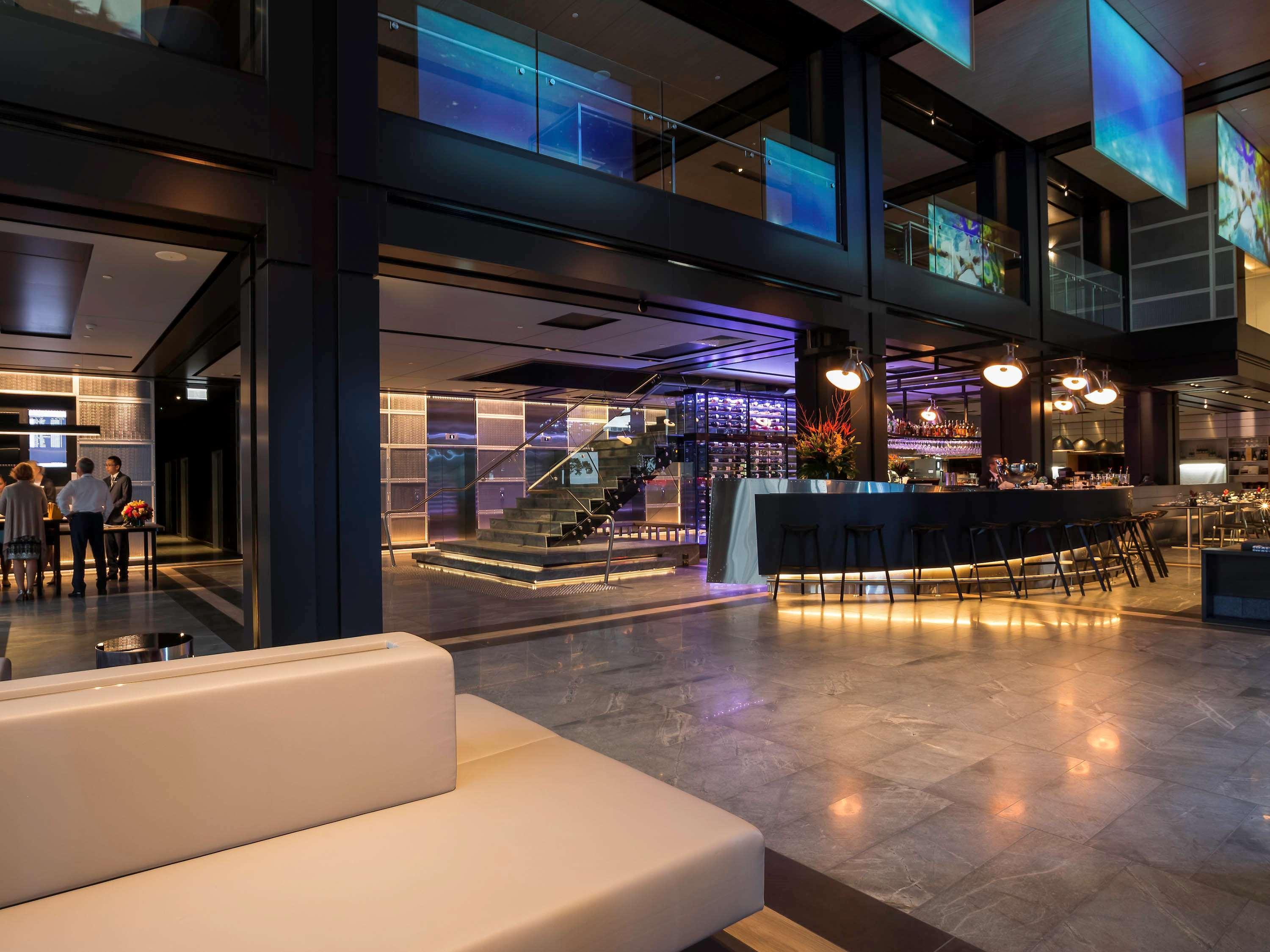 Pullman Sydney Airport Hotel Kültér fotó The interior of the lounge