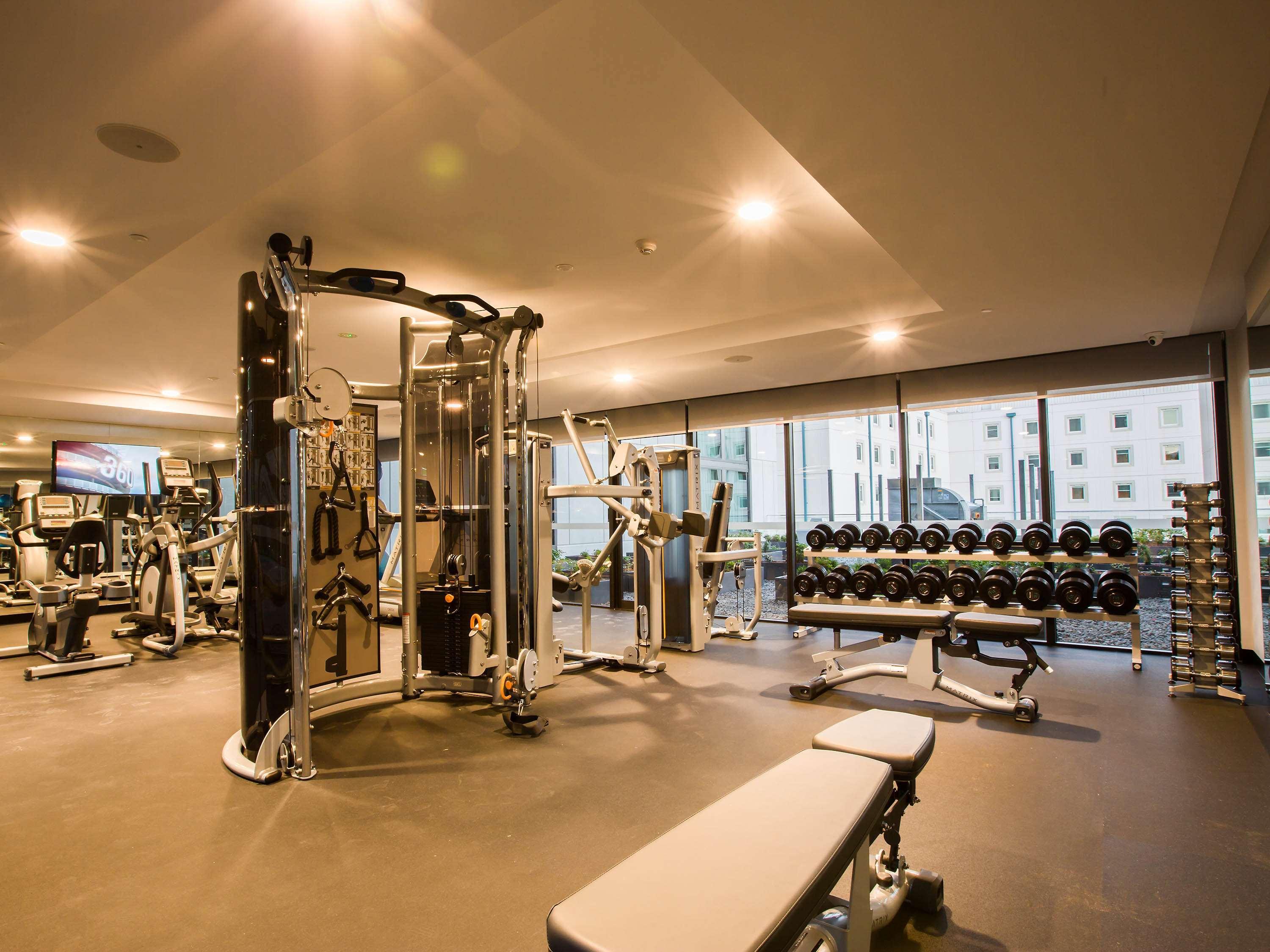 Pullman Sydney Airport Hotel Kültér fotó The gym at the hotel