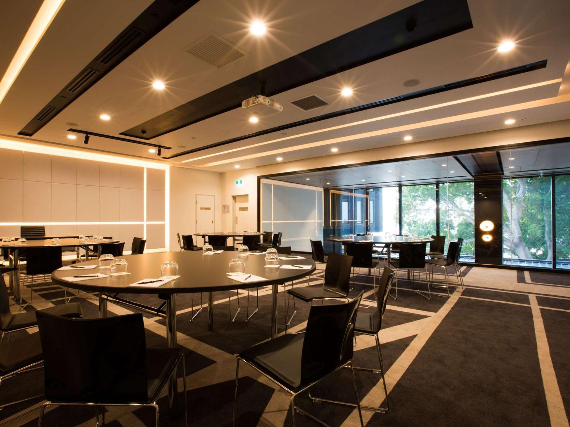 Pullman Sydney Airport Hotel Kültér fotó The Boardroom