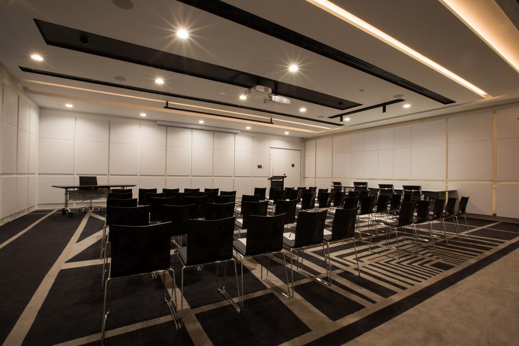 Pullman Sydney Airport Hotel Kültér fotó The meeting room
