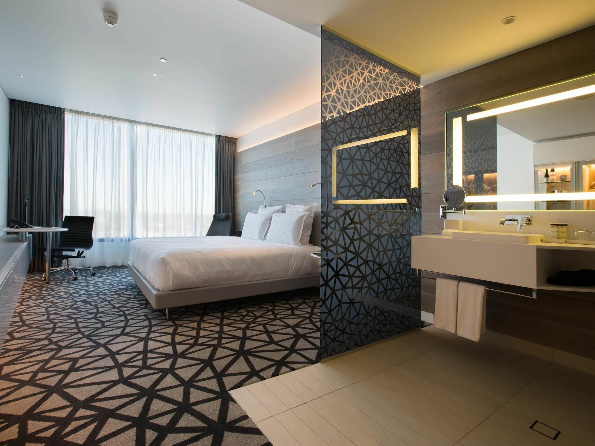 Pullman Sydney Airport Hotel Kültér fotó Deluxe Room